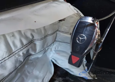 2016 Mercedes-Benz Glc 300 4Matic z USA, uszkodzony, nr VIN WDC0G4KB2GF016137